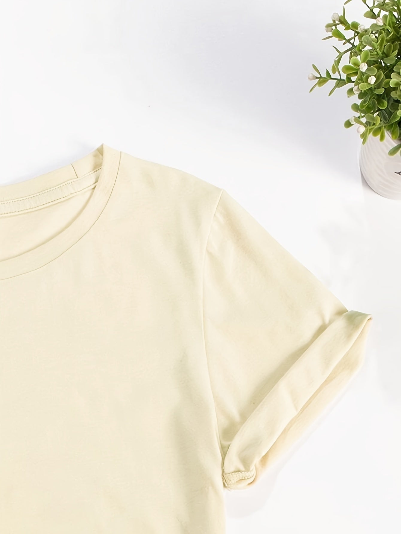 Women's Cat Graphic Tee - Casual Short Sleeve Crew Neck Top