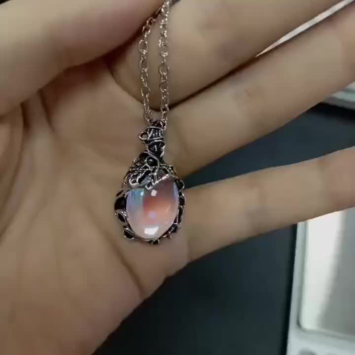 1pc Exquisite Moonstone Pendant Necklace - Bohemian Leaf Rattan Accessories for Women,